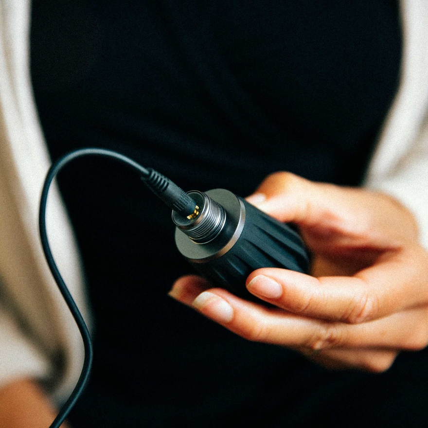 Einfaches Laden des Tend Vibrationsmassage Sticks
