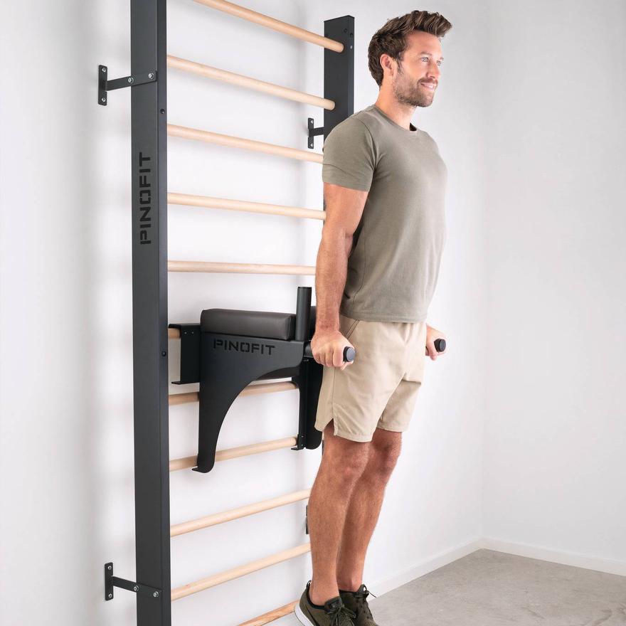 Dip Bar für PINOFIT Sprossenwand Pro Übungsbeispiel